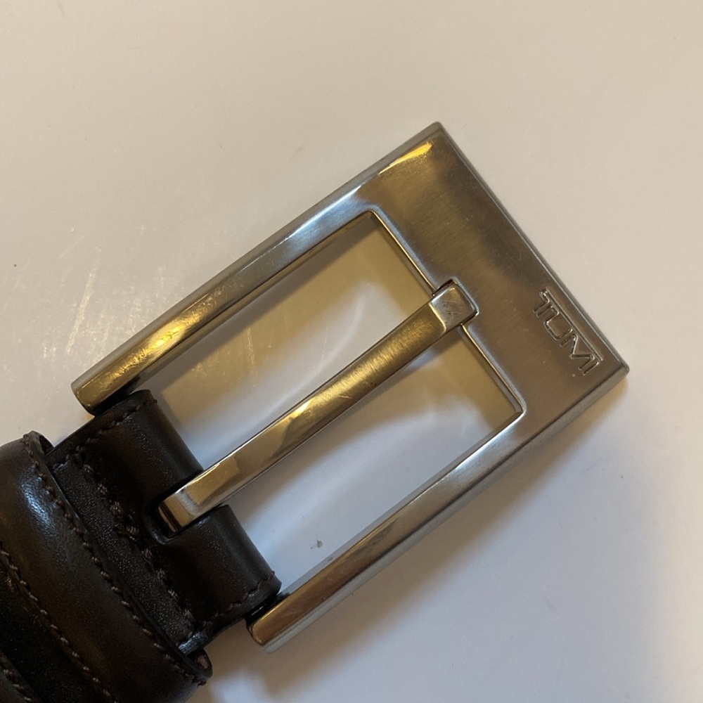 Tumi TUMI Men’s Chocolate Brown Leather Belt New size 32 - Picture 2 of 12